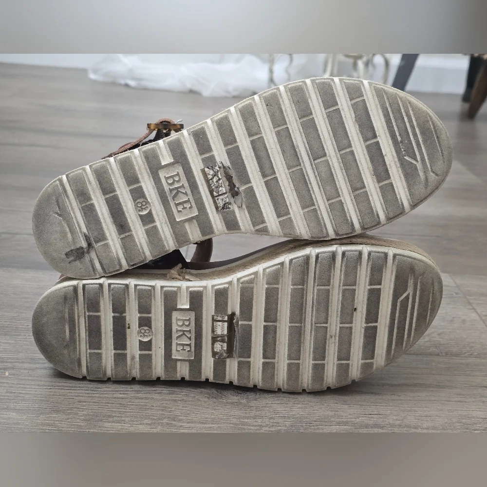 BKE Sandals Platform Strappy Comfy Fall Preppy Boho Womens Size 8.5